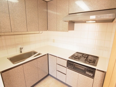 Kitchen. Easy-to-use L-shaped kitchen, Independence There is also a convenient.