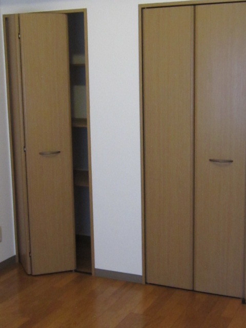 Other room space. Western-style (2) storage compartment