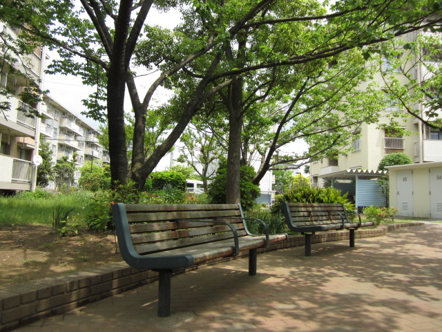 Other. Bench provided in the promenade.