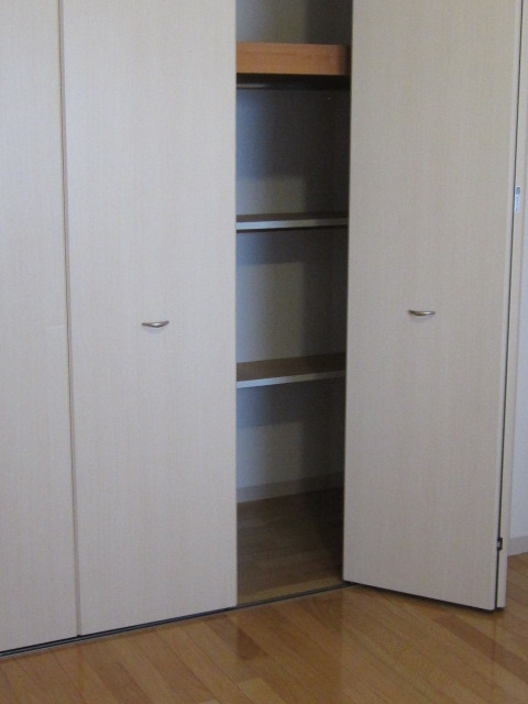 Other room space. Western-style (2) storage compartment ・ closet