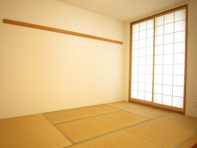 Living and room. The bright balcony side Japanese-style set up a closet of with upper closet ☆