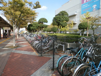 Other. Station bicycle parking lot (hourly) (Other) 600m to