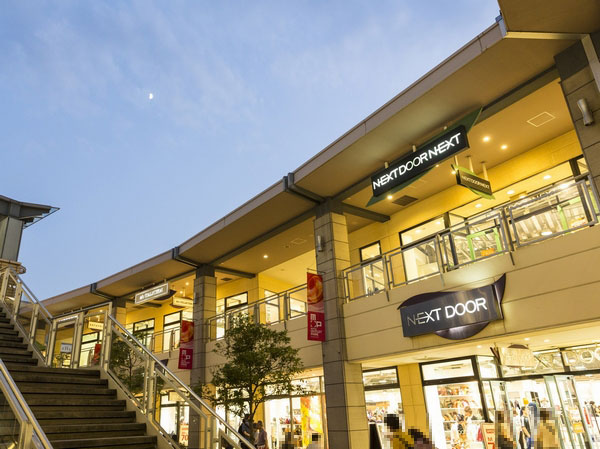 Mitsui Outlet Park Makuhari (about 1420m / 18-minute walk)