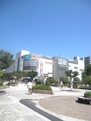 Supermarket. 800m to Izumiya (super)