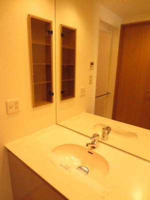 Washroom. Also help in the morning of the dressing, Storage space plenty of washroom