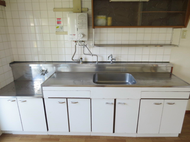 Kitchen. It is a functional kitchen