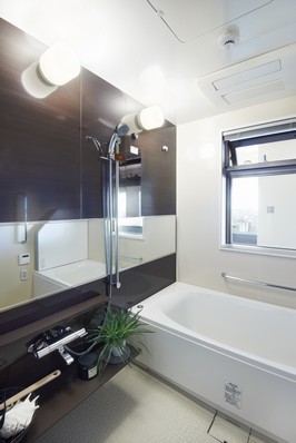 The bathrooms are happy with windows that accent color oozes luxury. Also equipped with full Otobasu and bathroom ventilation heating dryer