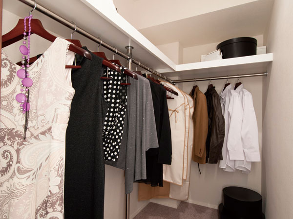 Interior.  [The storage space of enhancement] Walk-in closet and tall type footwear purse, Storage of the wall on earth, Storage space such as a closet has been colorfully prepared.