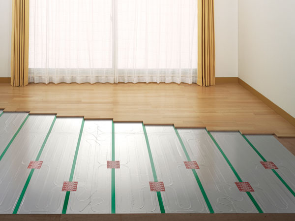 Interior.  [TES hot water floor heating] living ・ The dining without winding up the dust by hot air, Floor heating to warm up gently from the ground has been standard equipment. (Same specifications)
