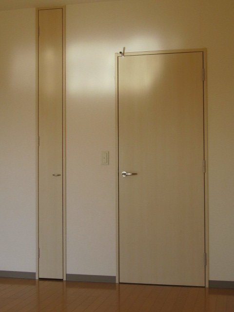 Other room space. Western-style (1) closet with sliding door storage