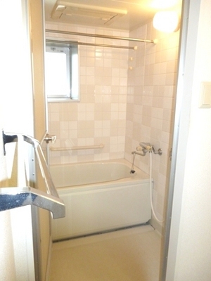 Bath. Bathing is recommended with a convenient bathroom dryer in your laundry on a rainy day ☆