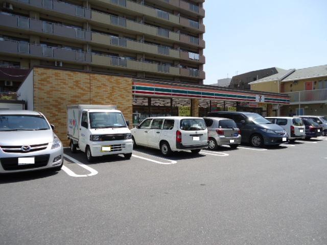 Convenience store. 420m until the Seven-Eleven store Makuharinishi