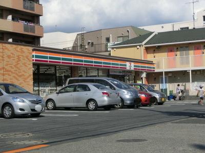 Convenience store. 290m to Seven-Eleven Makuharinishi