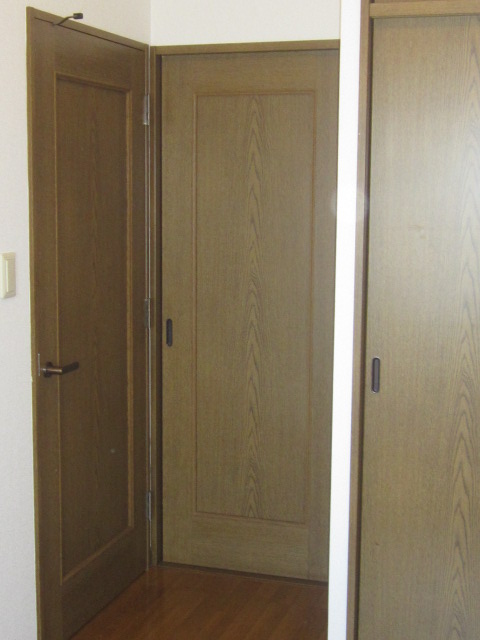 Other room space. Western-style (2) hole ・ Leading to the kitchen in two directions