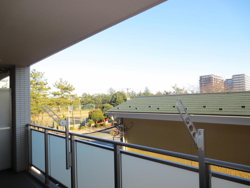 View photos from the dwelling unit. You can wish the green Masago fourth park.