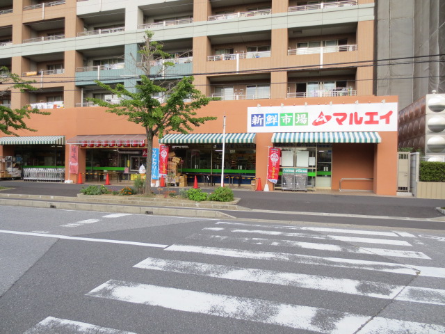 Supermarket. Shokuirodorikan MARUEI until the (super) 328m