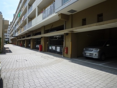 Other. Maintained apartment in the on-site parking (on empty confirmation)