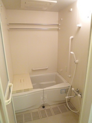 Bath. Typical photo. Glad bathroom dryer ・ It is with reheating function