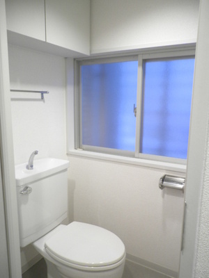 Toilet. ventilation ・ Toilet with a window to help lighting.