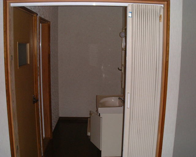 Washroom. Wide undressing basin