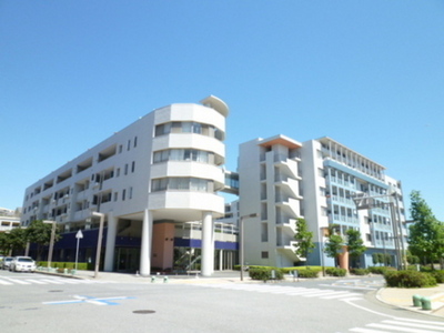 Building appearance. Auto-lock with apartments facing the Valentine Avenue