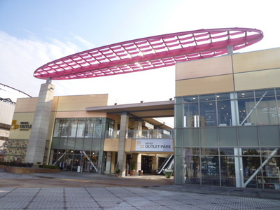 Shopping centre. 780m to Mitsui Outlet Park Makuhari (shopping center)