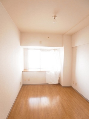 Living and room. Since the non-Japanese-style flooring you can enjoy interior