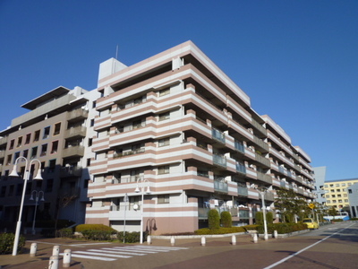 Building appearance. JR Keiyo Line "Kaihinmakuhari" 14 mins. Green is a rich and beautiful city.