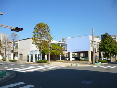 Primary school. Pioneer of Utase Elementary School (open school, 50m until the Architectural Institute of Japan Award) (Elementary School)