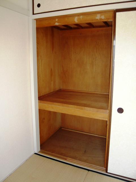 Receipt. Abundant amount of storage also attached upper closet is a closet!