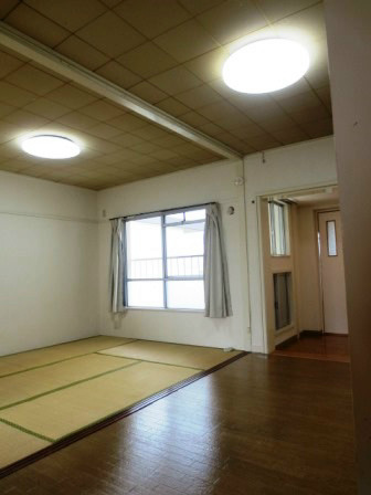 Living and room. Flooring, Tatami half and half of living