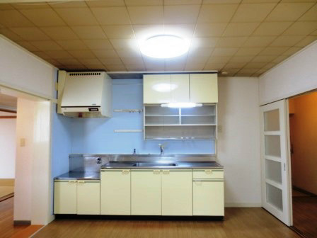 Kitchen. White and a large clean kitchen