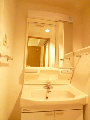 Washroom. Typical indoor photo. Maeru independent vanity also towels and daily necessities.