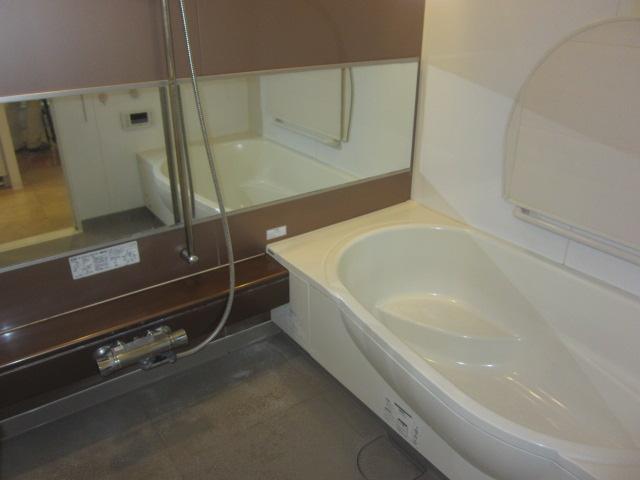 Bathroom. 1620 size spacious bathroom. Bathroom in the drying ・ heating ・ ventilation, It comes with a mist sauna function.