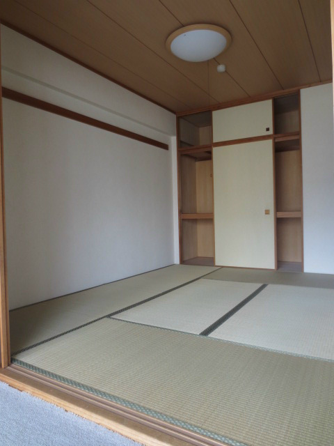 Other room space. 6 is a Pledge of Japanese-style room. 