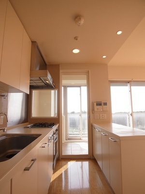 Kitchen. Open kitchen that can be out on the balcony ☆ 