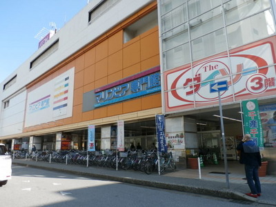 Supermarket. Marinepia shop Museum to (super) 200m