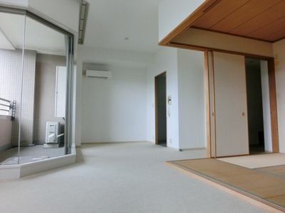 Living and room. Spacious LDK15.7 Pledge