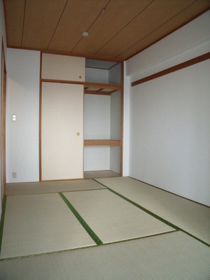 Other room space. It will calm the Japanese-style room