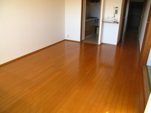 Living. 13.3 Pledge of spacious living. Will be open space of more than 19 quire if Tsunagere a Japanese-style room.