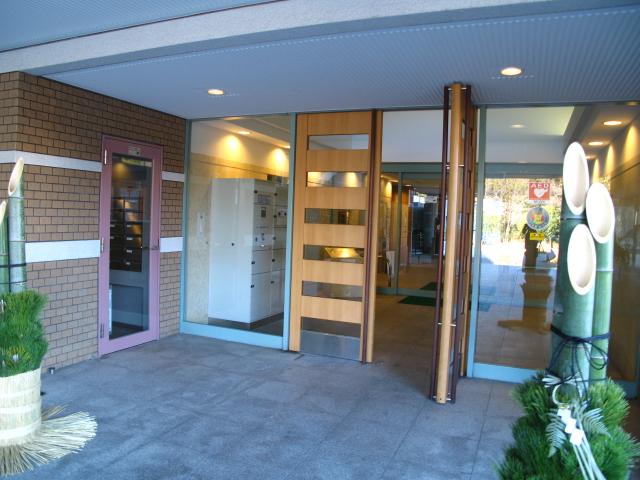 Entrance. Common areas