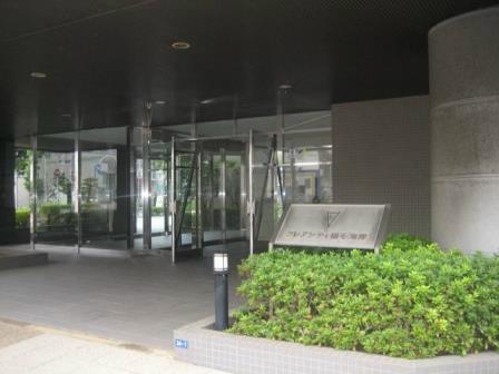 Entrance. Glass paste of the entrance greets!