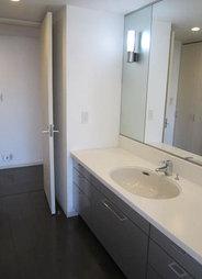Wash basin, toilet. Spacious is a large washbasin.  Wide mirror It is with storage