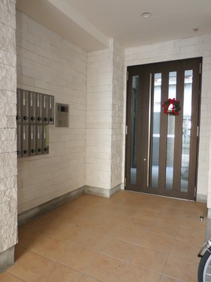 lobby. auto lock ・ It is the entrance with a security camera.