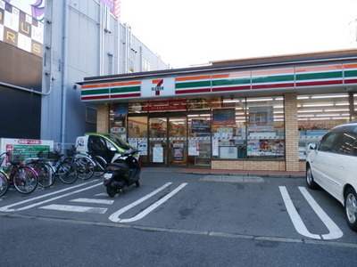 Convenience store. 230m to Seven-Eleven (convenience store)