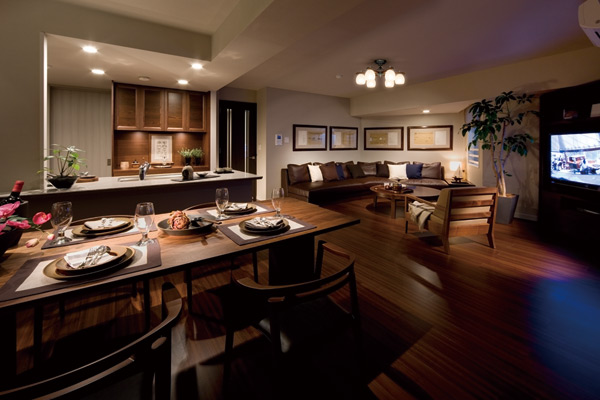 Living.  [living ・ dining] Open dining space from the large opening leads to the open kitchen.