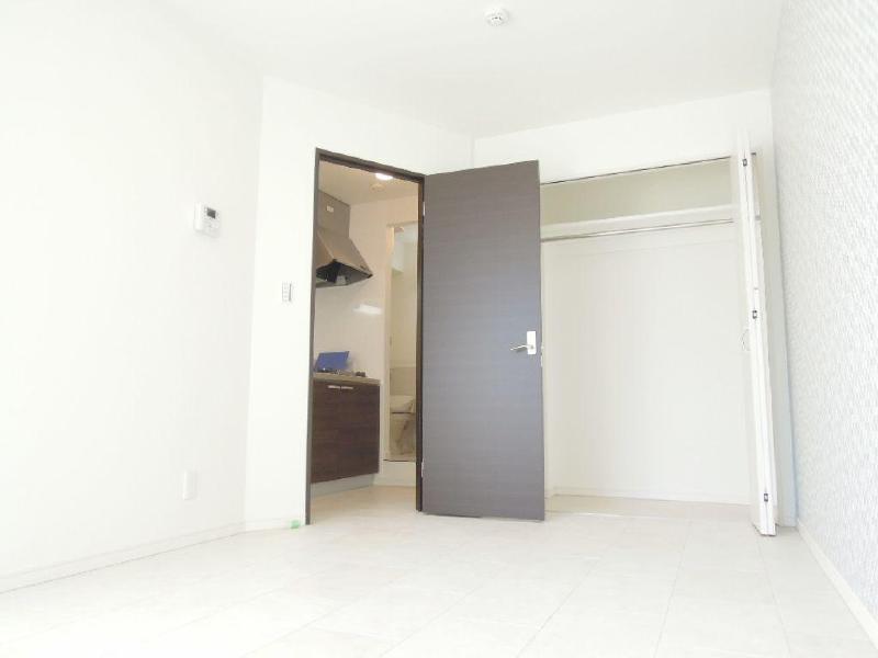 Other room space. Spacious and bright rooms at the Western-style 7.05 Pledge