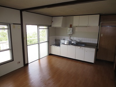 Kitchen. Renovated to the floor CF