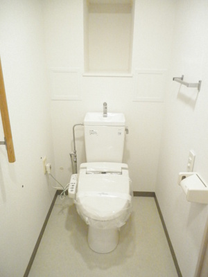 Toilet. Toilet with a multi-function toilet seat. handrail ・ There is also a towel