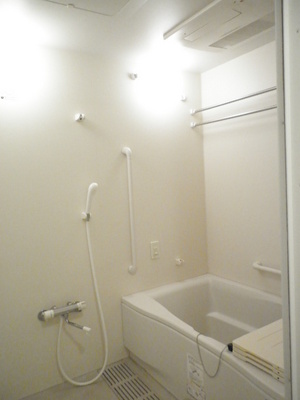 Bath. Bathroom dryer would not mind in the laundry ・ Possible of the bath reheating